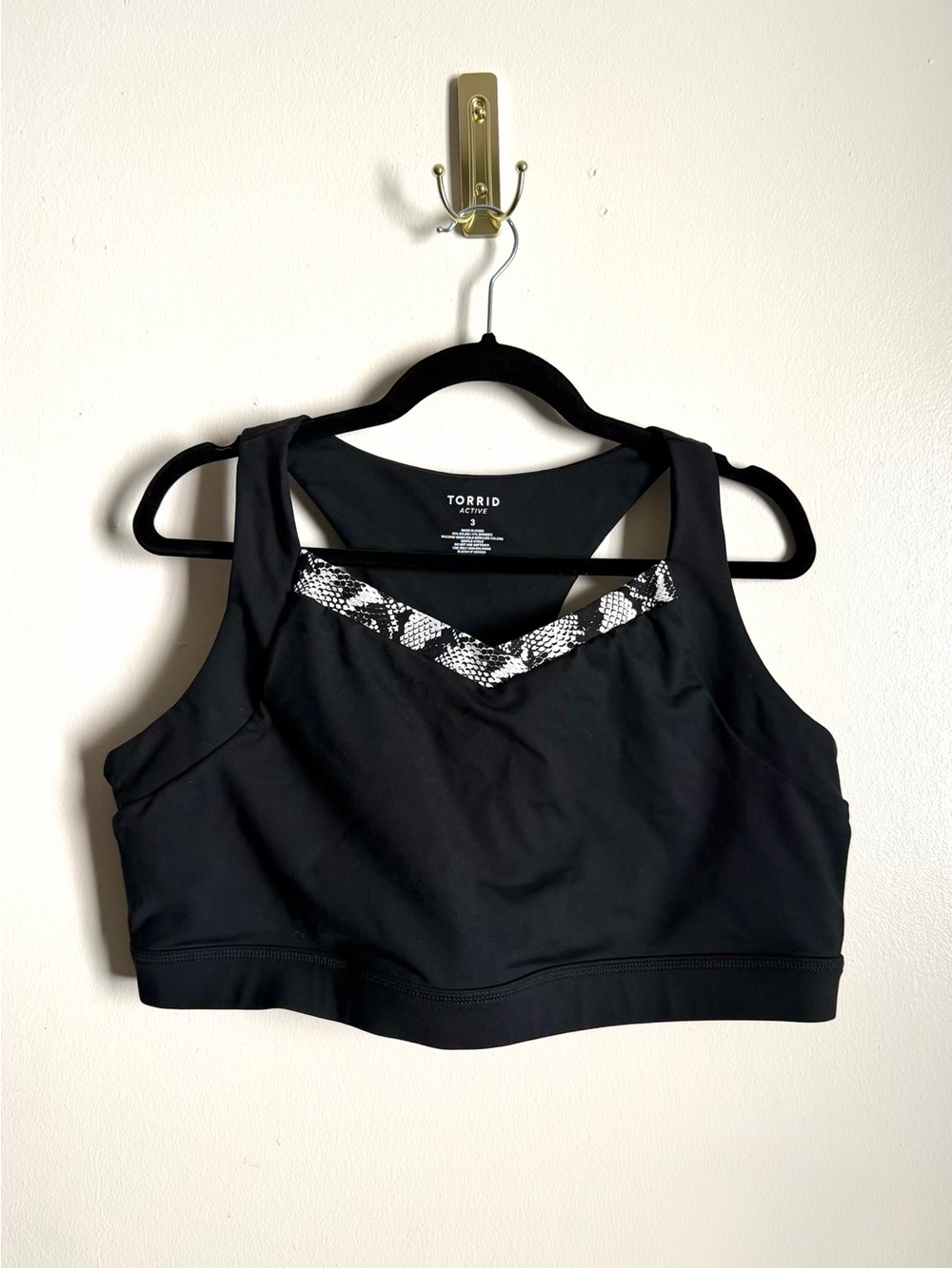 torrid Black 🖤 Sports Bra with Snake-Print V Trim 3X